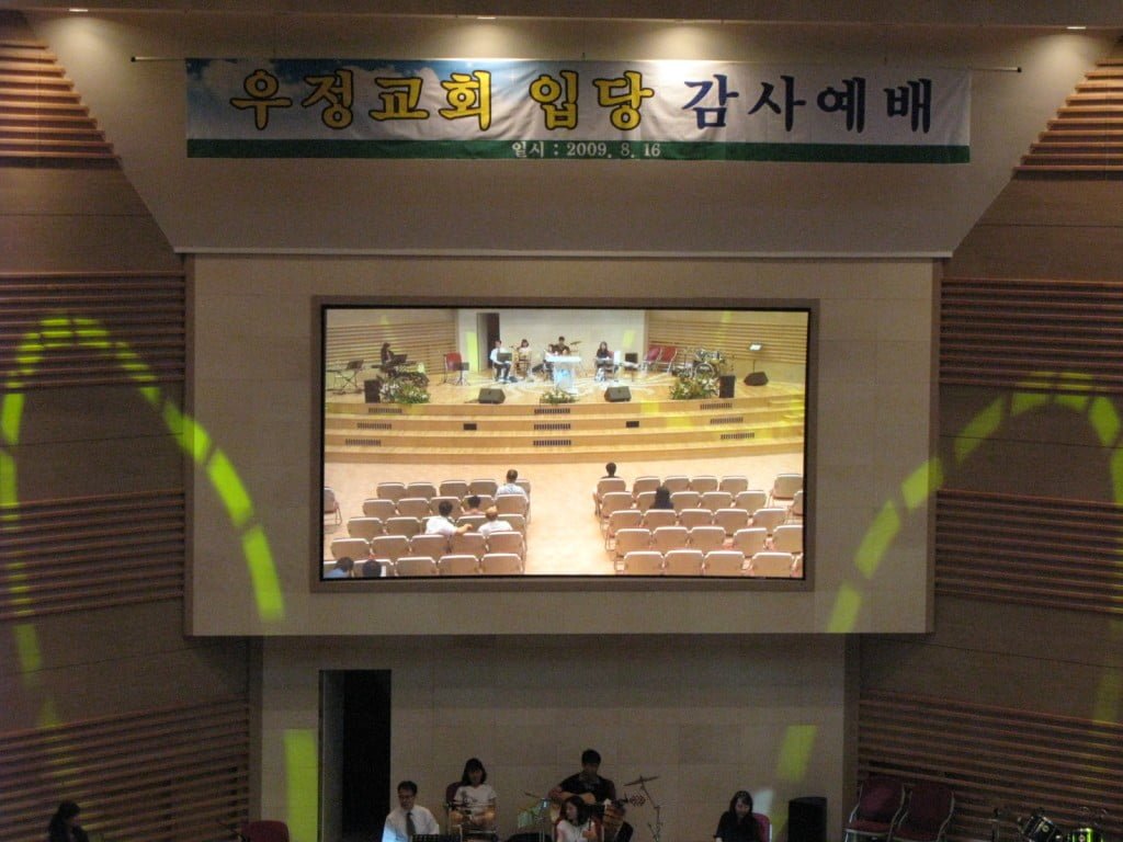Mocom projection Screen Installation Mocom projection Screen Installation