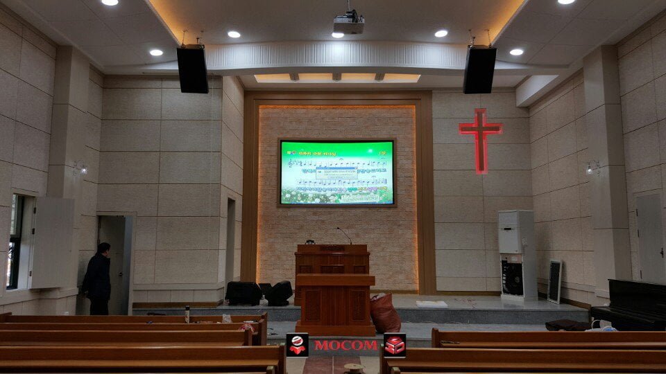 mocom-projection-screen-in-the-house-of-worship-church-in-korea (1) projection screen high gain, mocom solstice screen